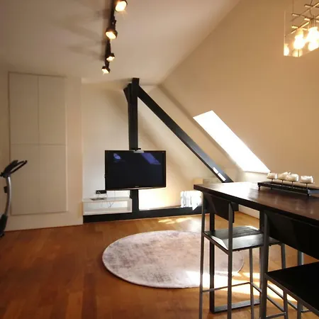 Castle View With Air Conditioning Apartment *